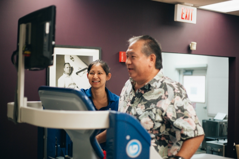 trainer helping man on AlterG anti-gravity treadmill